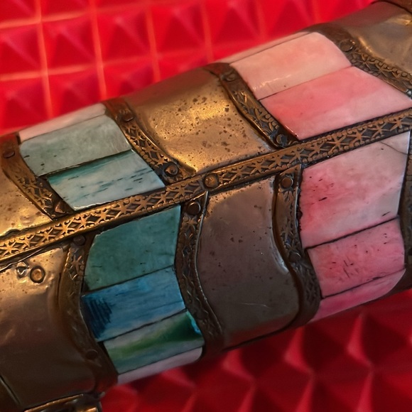 MULTI COLOURED STONE AND WOOD BOX - Picture 11 of 11